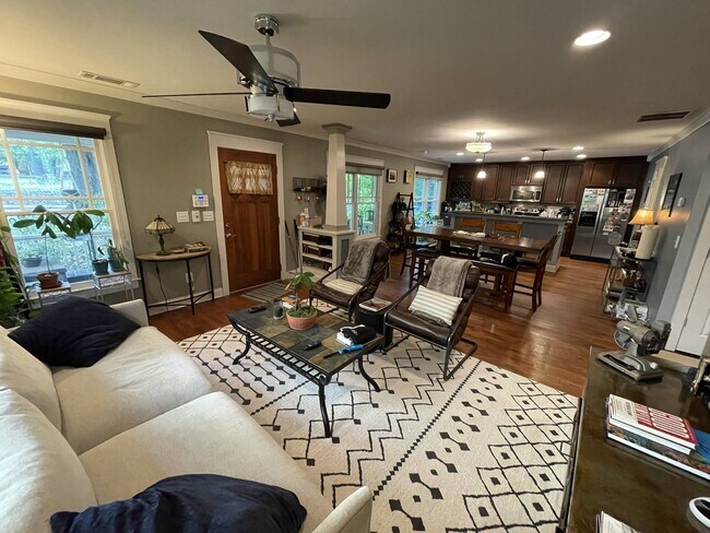 Foto del edificio - 1652 Flat Shoals Rd SE