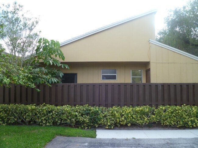 Foto del edificio - 22581 Vistawood Way