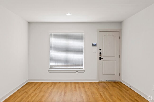2BR, 2BA - 802SF (B1) - Entry - Hoskins 90 at Bishop Ridge