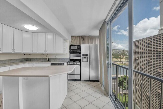 Building Photo - 2609 Ala Wai Blvd