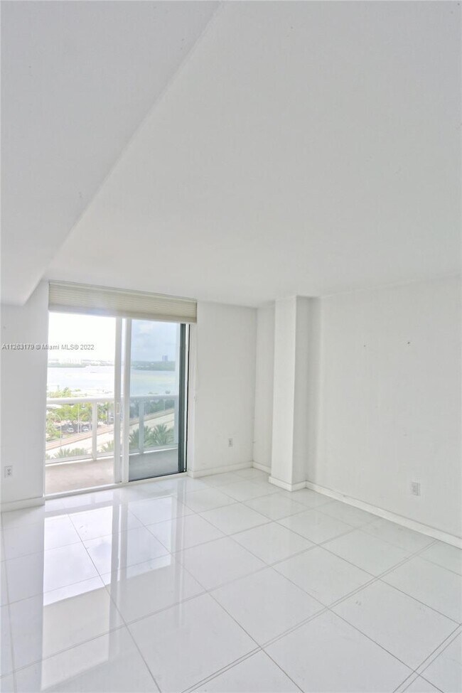 Building Photo - 10275 Collins Ave
