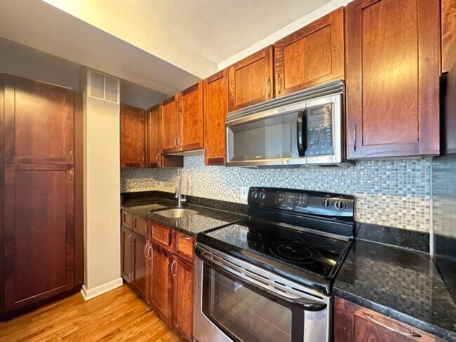 Foto del edificio - 4180 N Marine Dr