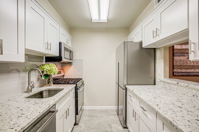 Foto del edificio - 5924 Cove Landing Rd