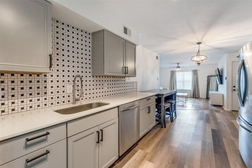 Foto principal - 8087 Meadow Road Unit 229