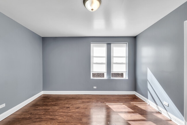 Foto del edificio - 8241 S Maryland Ave