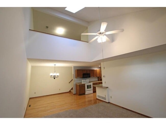 Building Photo - 207 Primrose Ct