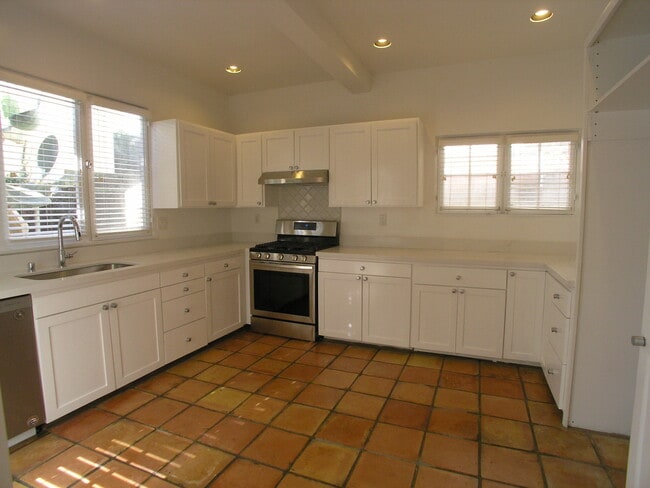 Kitchen - 1634 Berkeley St