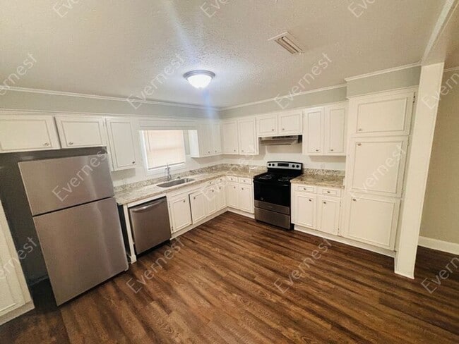 Foto del edificio - 4851 Woodmont Dr