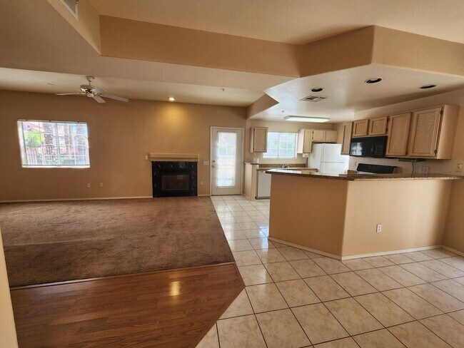 Foto del edificio - Fabulous First Floor Condo!