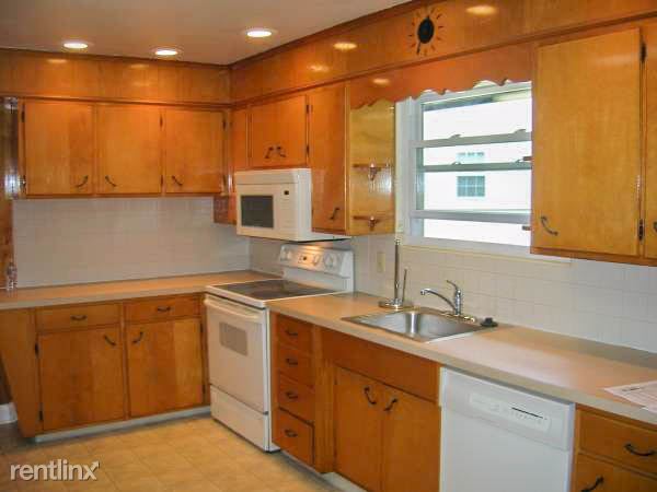 Building Photo - 823 Conestoga Rd
