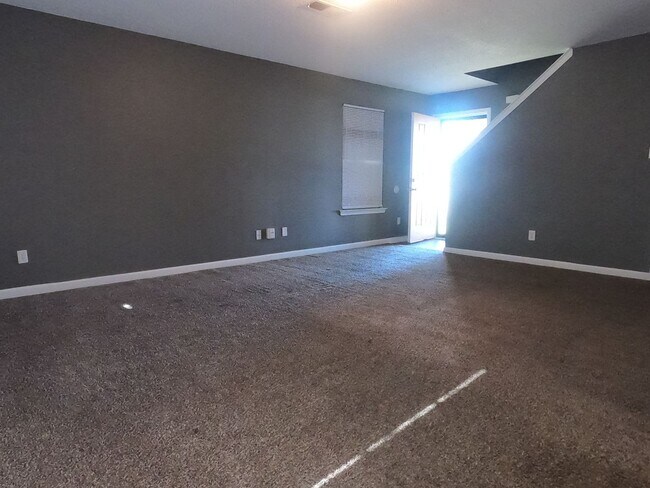 Building Photo - Newly Renovated Home in Raleigh