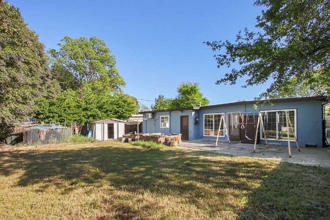 Building Photo - Old East Davis Rental with Spacious Yard, Bonus Room & Easy Bike Access to UC Davis