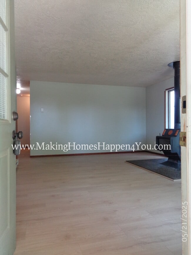 Building Photo - 2844 Randi Ln NE