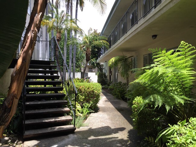 Building Photo - 3410 Club Dr