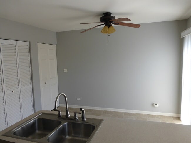 Building Photo - 914 Clover Ln