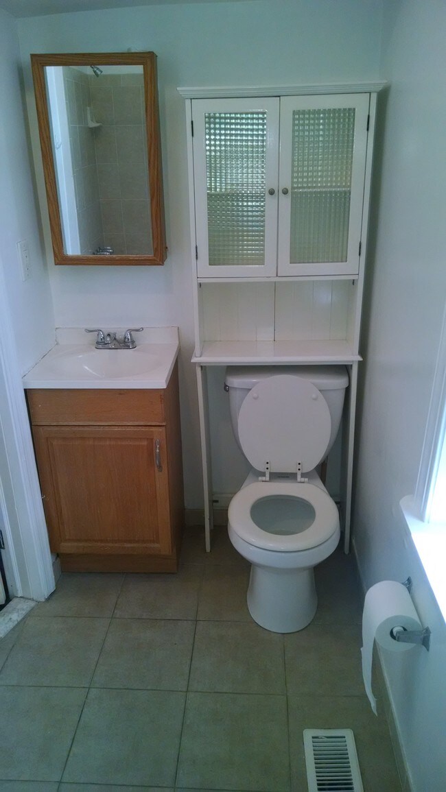 Baño - 1213 S 46th St