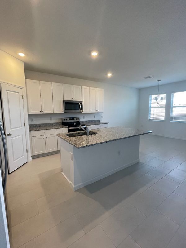 Building Photo - 322 Bottle Brush Dr