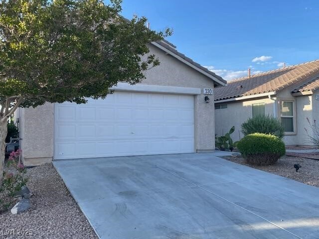 Foto principal - 330 Silverado Pines Ave