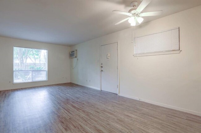 Building Photo - 1521 Rutland St
