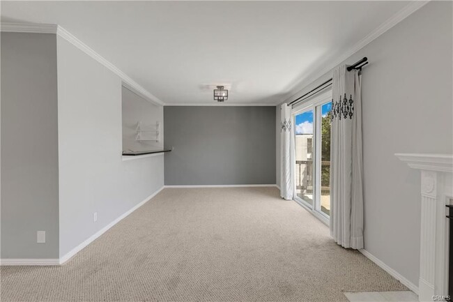 Building Photo - 1127 E Del Mar Blvd