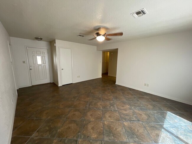 Foto del edificio - Cute 2 bedroom Condo in West Valley.