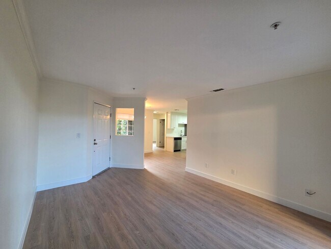 Building Photo - Large 2 Bedroom, 2 Bath Condo in San Ramon