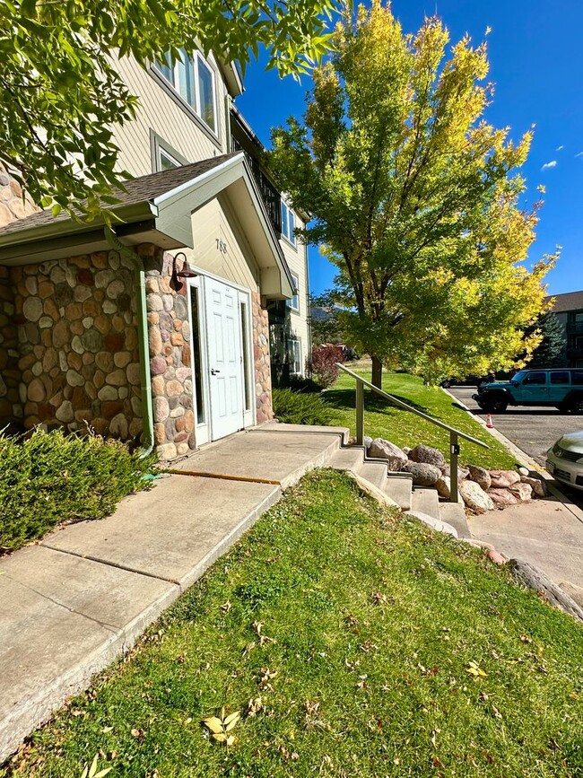 Building Photo - 788 Castle Valley Blvd