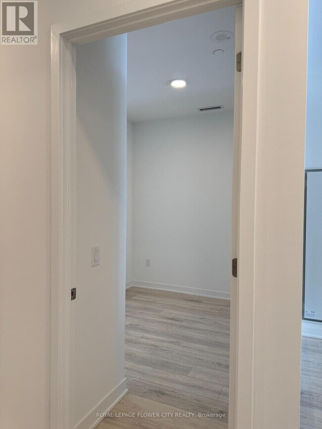 Photo du bâtiment - 20 All Nations Dr