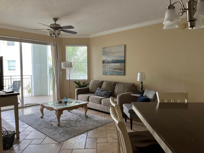 Foto del edificio - 815 NW Flagler Ave