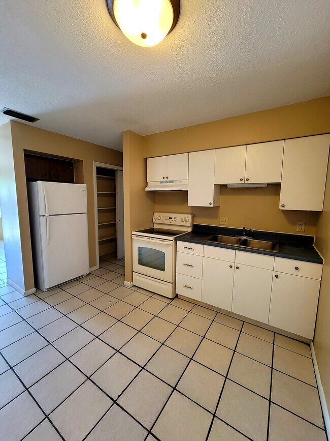 Foto del edificio - 1712 Tuttle St