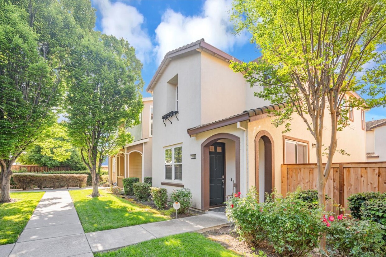 Primary Photo - 1658 Glenmore Dr