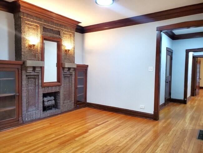 Building Photo - 4509 N Christiana Ave