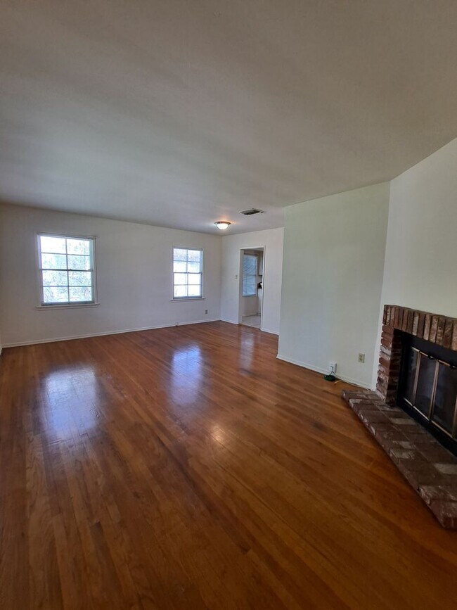 Foto del edificio - 4430 Calhoun Ave
