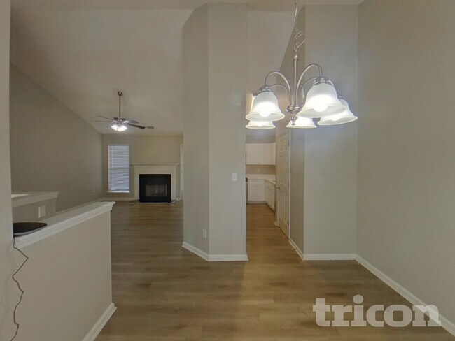 Foto del edificio - 6467 Gina Agha Cir