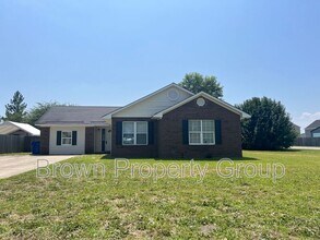 Building Photo - 411 Northwoods Dr