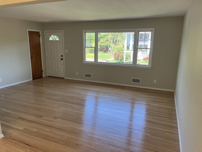 Building Photo - 96 Oakdene Ave