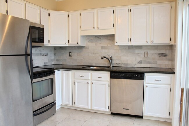 Building Photo - Super Cute 3 Bedroom House in Cully with Great Updates