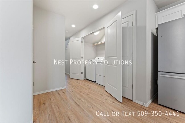 Foto del edificio - 326 W 6th St