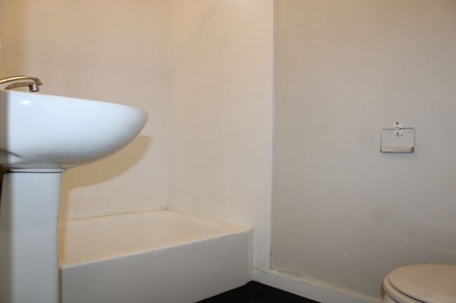 Building Photo - Move In Credit $100!!! - Cozy Studio Near ...