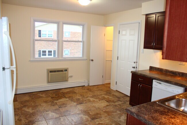 Foto del edificio - 14455 Jefferson Ave