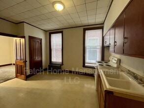 Building Photo - 825 Church St