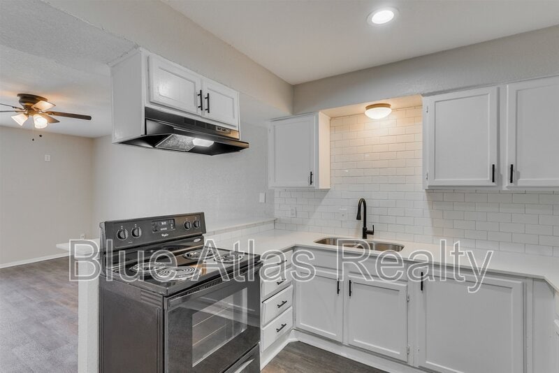 Photo - 406 Noble Avenue - B