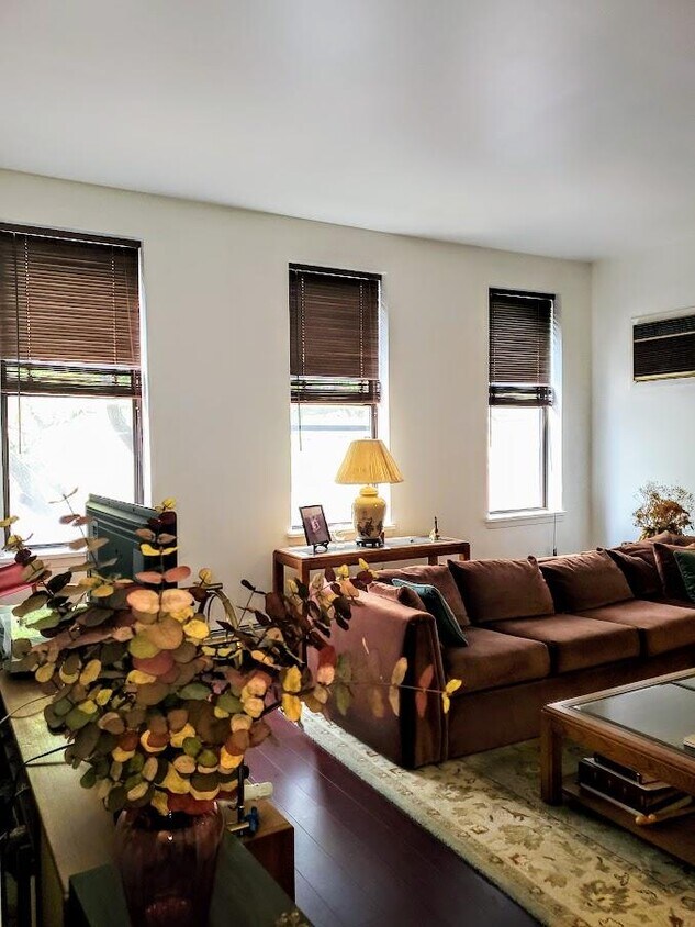 496 Pavonia Ave Unit 2A, Journal Sq, Jersey City, NJ Condo for Rent