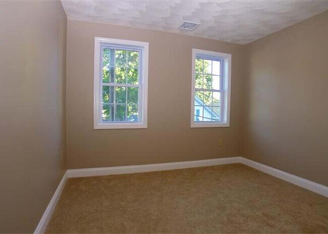 Foto del edificio - 15 Dalton Ct