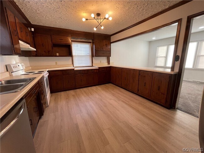 Building Photo - 706 Old Town Dr