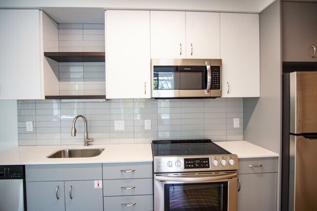 Foto del edificio - Modern 1-Bed w/Condo-Grade Finishes, Washe...
