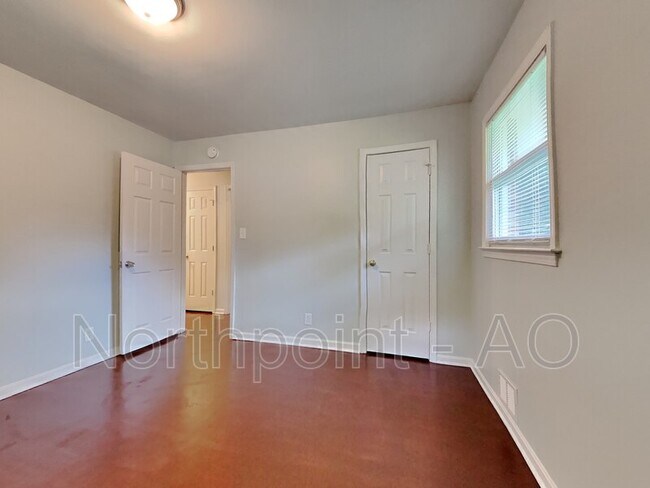 Building Photo - 4685 Bartlett Rd