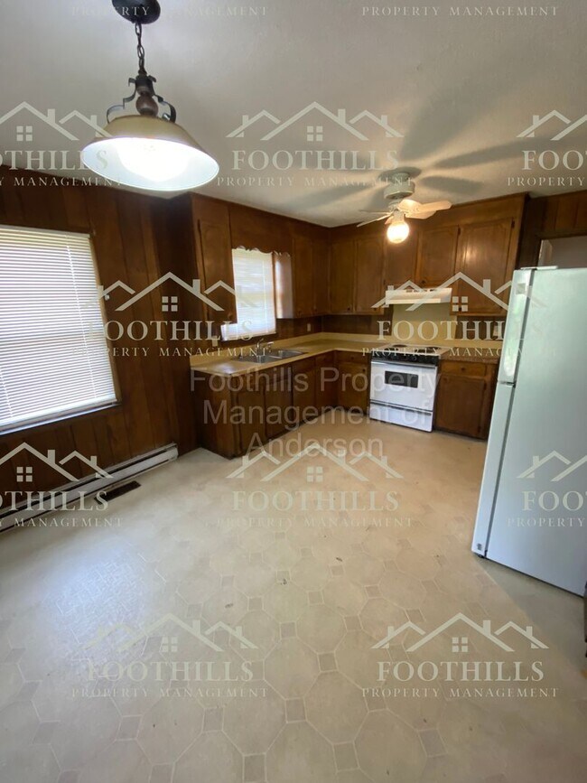 Building Photo - 3 Bedroom Single Family Home off Hwy 28