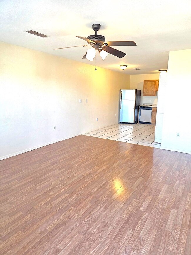 Foto del edificio - 129 Townsgate Plaza