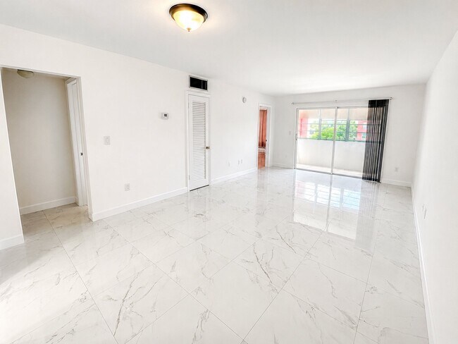 Foto del edificio - 1850 NE 169th St